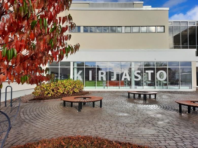 Liedon kirjasto ulkoapäin kuvattuna