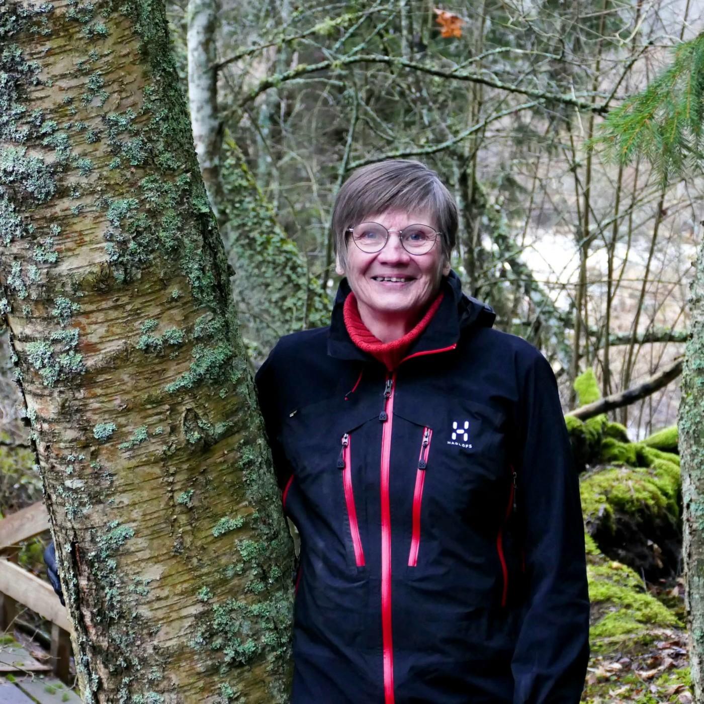 Liisa Peltonen Nautelankosken luontopolulla