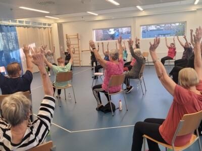 senioriliikunta liikunta ruska tuolijumppa tuoli