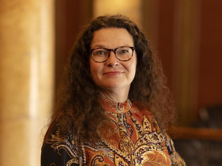 Kuvassa on kirjailija Ann-Christin Antell.