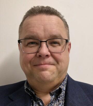 Sivistyspalveluiden johtaja Jyrki Lumiaisen kasvokuva.